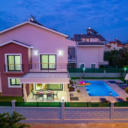ヴィラ Villa Agron フェティエ