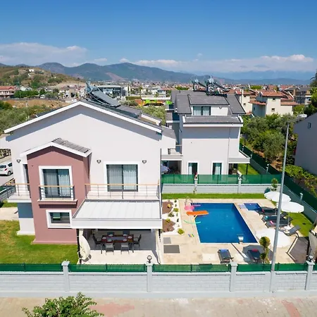 ヴィラ Villa Agron フェティエ